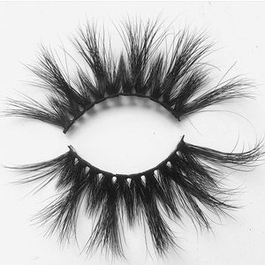 The best 25mm 3d lashes on poshmark!😉